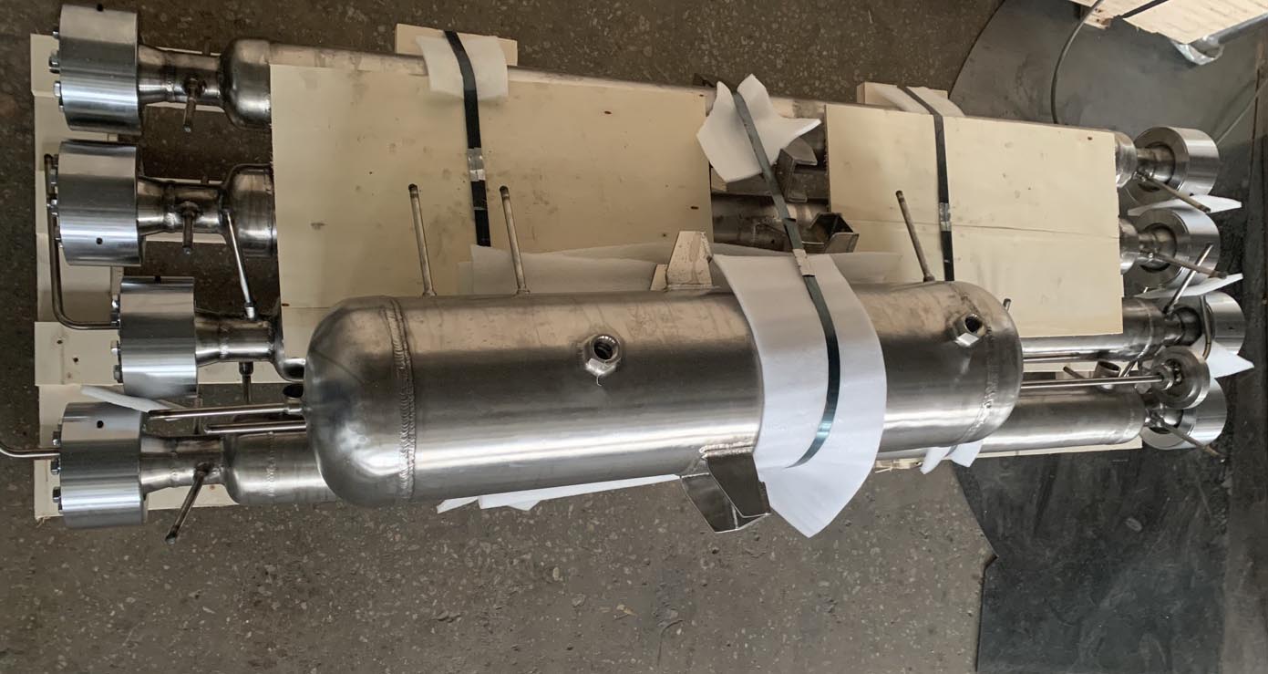 天津客戶(hù)冷凝器和多管反應(yīng)器.jpg 天津客戶(hù)冷凝器和多管反應(yīng)器.jpg